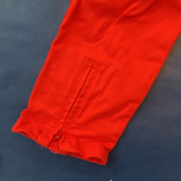 • Red pants • - Picture 5 of 5